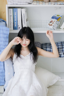 美女大欧派高清穿衣